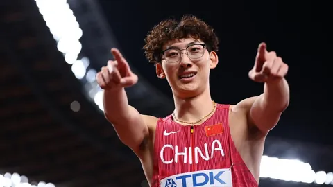 库里独得37分6助攻，詹姆斯33分5篮板9助攻，勇士战胜湖人